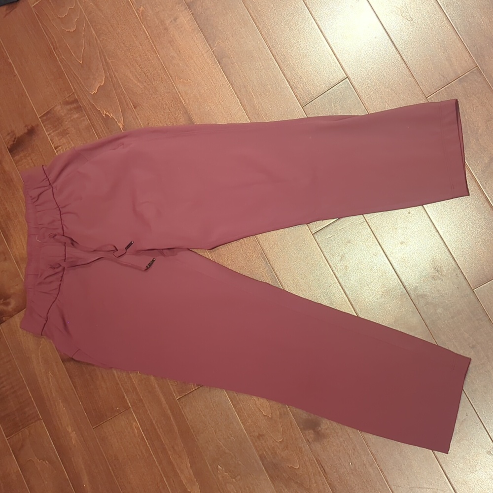 Lululemon Cropped Pant - Size 2
